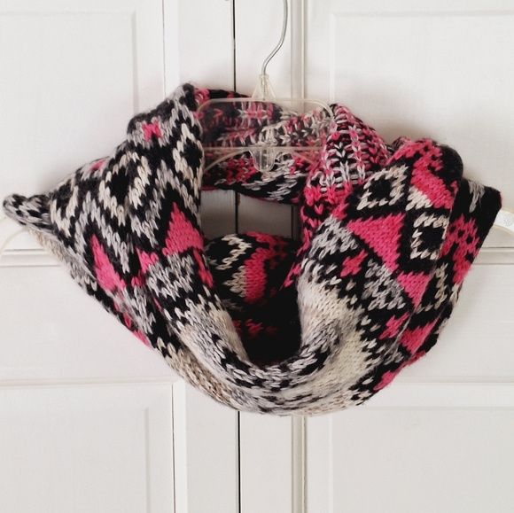 American Eagle Outfitters infinity scarf - Picture 3 of 4